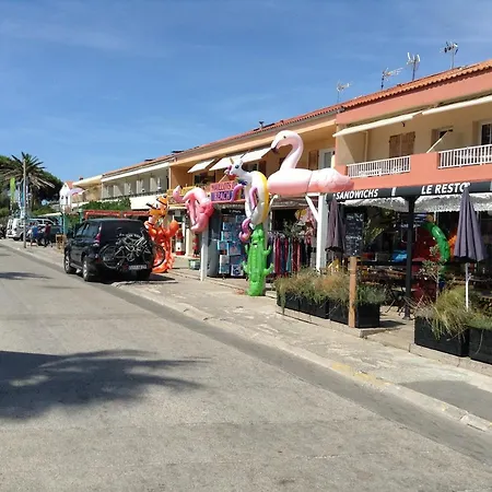 Апартаменты Pieds Dans L'eau Acces Direct Plage Йер