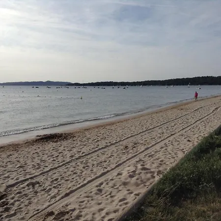 Pieds Dans L'eau Acces Direct Plage Апартаменты