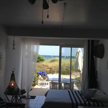 Pieds Dans L'eau Acces Direct Plage Апартаменты